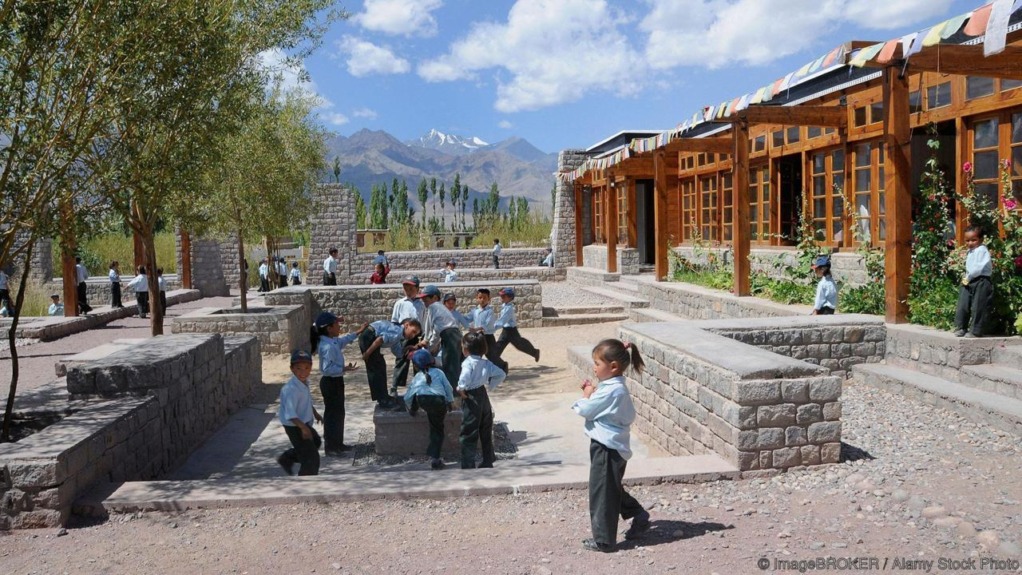 BE63PA Elementary school children in the modern playground of the private-religious Druk White Lotus School, Shey, Ladakh, India